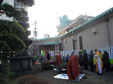 利川五重石塔の前で返還祈願祭